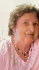 Esther Dowling's Instagram, Twitter & Facebook