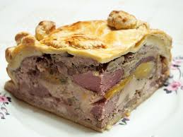 Tourte De Noel Au Foie Gras Et Magret De Canard Recette Recette Repas Noel Recette Noel Plat Alimentation