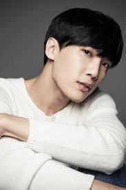 Idolos del K-Pop Heo Young Saeng y Park Jung Min llegan a Lima