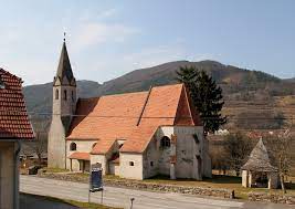 Situated on a river, this apartment building is within 1 mi (2 km) of wachau and stifskirche. Datei Rossatz Arnsdorf Filialkirche Hl Johannes Der Taufer Jpg Wikipedia