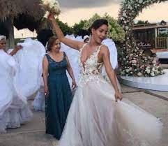 Luego De 11 Anos De Una Hermosa Historia De Amor Ayer En Horas De La Tarde En La Ciudad De Cartagena De Indias La Actriz Carmen Fall Outfits Outfits Dresses