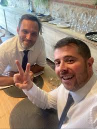 Una vez mi mentor me dijo: "debes rodearte de personas mejores que tú", y  eso hice.