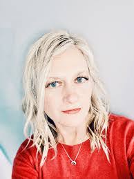 Amy Gilkison's Instagram, Twitter & Facebook