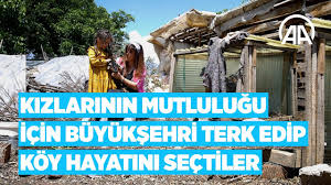 Karasoy, köye yerleşme kararı aldıklarında yakın çevrelerinin kendisiyle alay ettiğini, hiçbir sermayelerinin olmadığını ve sadece 6 tavuklarının olduğunu söyledi. Kizlarinin Mutlulugu Icin Buyuksehri Terk Edip Koy Hayatini Sectiler Youtube