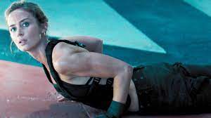 Emily blunt reflects on 'sicario' and watching husband john krasinski pivot from 'a. Fit Wie Ein Actionstar So Schaffte Es Emily Blunt Fit For Fun