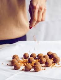 Recette Truffes A L Orange Dattes Et Speculoos Recette Alimentation Dattes Recette
