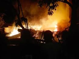 Filter atau penyaring asap karyanya tersebut terdiri dari sebuah kotak yang menyerupai lemari kayu, dengan dua kipas angin (bekas exhaust fan rusak) yang salah satunya berfungsi untuk menyedot asap masuk ke dalam alat. Lupa Matikan Kipas Angin Dua Rumah Ludes Terbakar Sabda News