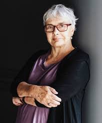 Πως μπήκε η υποκριτική στη ζωή σας η δουλειά, τα εγγόνια μου, οι γάτες και τα πράγματα που δεν είναι επίτηδες αστεία. 3enia Kalogeropoyloy Sth 8 Mas Apasxoloyn Xilia Pragmata Ta Biblia Oxi E Thessalia Gr