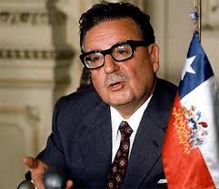 Salvador allende, conscient que les possibilités de victoire sont à ce moment plus fortes que jamais, pèse de tout son poids pour forger une coalition des gauches qui puisse défaire les droites divisées. Salvador Allende Real Life Heroes Wiki Fandom