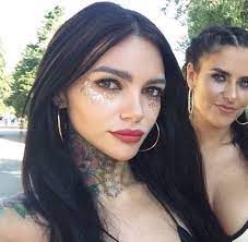 She started dating gaz in 2013. Rebecca Fox Foxilla