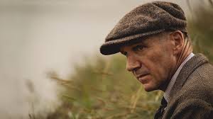 Ralph Fiennes — fiennesgirl: Ralph and Amanda Harlech. Dining in a...