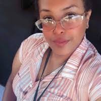 Gina Mcleod's Instagram, Twitter & Facebook