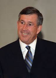 Hooding, Commencement speakers named