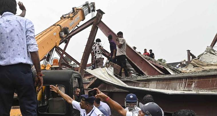 Kolkata warehouse collapse: 4 dead, 17 hospitalised as rescue operations continue
