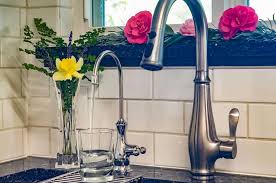 A kitchen water filter installs beneath the counter and supplies filtered water to a dedicated faucet located adjacent to the main sink faucet. Best Under Sink Water Filtration System Research And Diy