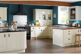 Kitchen Ideas Ss14 Cl Carisbrooke Ivory Framed 700 470 Pixels B Q Kitchens Country Kitchen Kitchen Cabinets