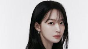 Kristy Main's Instagram, Twitter & Facebook