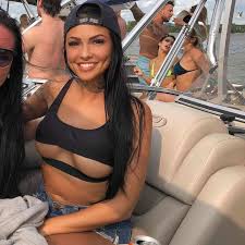 Last time i checked i wasnt born to please anyone ✌🏻and btw this fucking  picture is on a porn site 😂😂😂👏🏻 wow peoples are crazy and so random