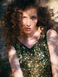 Había una vez un bosque de color verde que vivió adentro mío~ Recuerdos de  mis días viviendo en el bosque de Fontainebleau. Hacer fotos con amigas y  crear juntas siempre será uno