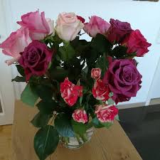 Eigentlich Findet Man Bei Mir Die Blumen Im Garten Doch Zur Geburt Bekamen Wir Diesen Tollen Strauss Lauriehnchen Blumenliebe Blumen Blumenst Resim