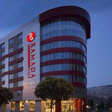 Izmir Ramada Plaza Hotel Ramada Plaza Izmir Izmir Sehrinin Izmir Sehir Merkezi Semtinde Konaklamak Icin Iyi Bir Oteldir Saat Kules Oteller Sehir Asansor