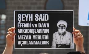 Şeyh said`in şehadet yıl dönümü nedeniyle mikrofonlarımıza konuşan diyarbakırlılar, kurtuluş yolunun şeyh said ve o`nun gibi âlimlerin izinden gitmek olduğunu söyleyerek, şeyh said`in mezar. Devlet Arsivinde Bulunan Seyh Said Ve Said Nursi Nin Kabir Yerleri Ortaya Cikarilmali