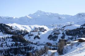 Vivre la magie de noël en france en 10 activités et destinations incontournables : Noel En Famille A La Neige Avec Pierre Vacances Lola Etcetera