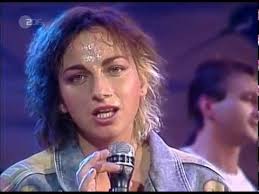 La cantante e un'intervista gianna nannini (oggi alle 17 in diretta a reptv con ernesto assante) si racconta come non ha mai. Gianna Nannini Bello E Impossibile 1986 Chords Chordify
