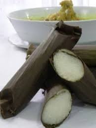Susun lontong dalam panci berukuran sedang dengan rapi. Ini Dia Cara Membuat Lontong Bungkus Daun Pisang Pulen Dan Enak Wisata Kuliner