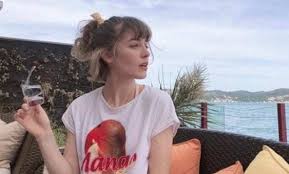 Güzel oyuncu deniz işın'ın canlandıracağı sahra karakteri diziye sancar'ın özel doktoru olarak katılacak. Her Yerde Sen Merve Kimdir Bora Nin Sevgilisi Deniz Isin Kac Yasinda Dizi Tv Ozeti