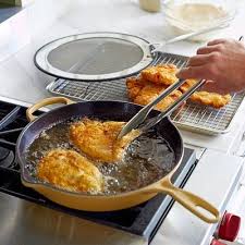 Le Creuset Signature Cast Iron Deep Skillet With Splatter Screen Le Creuset Le Creuset Cookware Splatter Screens