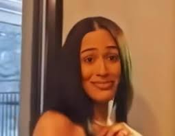 I think she's better than the car 🤔🤔🤔 prove me wrong 🙎🙎🙎