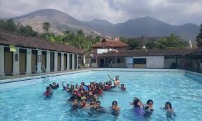 Sedangkan untuk kedalaman pusat gempa tersebut adalah 10 km. Tiket Masuk Kolam Renang Lembur Kuring Cipanas Terbaru 2021 Kagarut Com Booking Hotel Villa Murah Di Garut