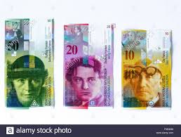 Deshalb wurde das papiergeld erfunden und zwar 1661 … mit einer solchen banknote konnte man zur stockholm banco gehen und sich eine dem notenwert. Schweizer Franken Geld Und Wahrung Der Schweiz Auf Einem Weissen Hintergrund Stockfotografie Alamy