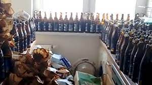 Veröffentlicht am 25.06.2020 in der kategorie allgemein mietrecht. Zwangsraumung In Gorlitz Mann Hortet 7500 Bierflaschen In Seiner Wohnung News Inland Bild De