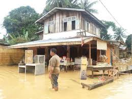 Banjir adalah satu bencana alam yang berlaku disebabkan oleh faktor klimatologi atau faktor. Kesan Banjir Yang Ditinggalkan Selepas Air Surut Di Kg Pahi Kuala Krai 10 Rumah Hanyut Di Kawasan Ini Foto Fakri Urus Setia Penerangan Dan Komunikasi Kerajaan Negeri Kelantan Facebook