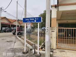 Taustal on maybanki torn ja kl torn (paremal küljel) ja mid valley city (vasakul küljel). Poskod Kg Pandan Kuala Lumpur