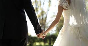 Chi lo ha detto che gli auguri di matrimonio non possono essere divertenti e spiritosi? Frasi Di Auguri Per Matrimonio Le 120 Piu Belle Brevi E Semplici