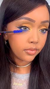 Julie Pinney's Instagram, Twitter & Facebook