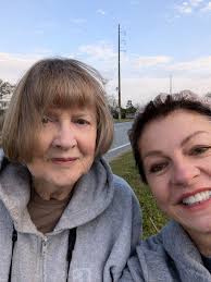 Mom & her 2 fawns came for a corn breakfast. 😋💛