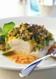 Filet De Poisson En Croute D Herbes Et Sauce Au Poivron Rouge Poisson En Croute Cuisine Poisson Plat Poisson