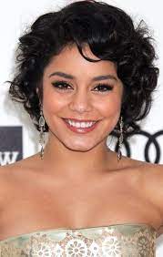 locken kurze haare frisuren trendfrisuren2019 frisurideen neuefrisur style frisuren frisuren kurz promi frisuren