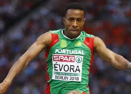 Évora competes at national level for portugal and at club level for fc barcelona.he represented cape verde until 2002, when he got portuguese citizenship in. Nelson Evora Sagra Se Campeao Europeu Do Triplo Salto Atletismo Jornal Record