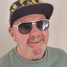 Thomas Kneebone's Instagram, Twitter & Facebook