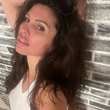 Gina Giambra პროფილი