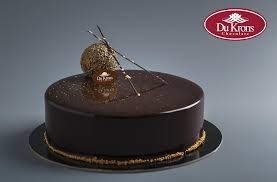 Moneda Y Figuras De Chocolate Cake Food Desserts