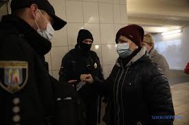 В киеве продлили усиленный карантинный режим до 30 апреля. Usilennyj Karantin V Kieve Policiya Patruliruet Metro Transport I Parki