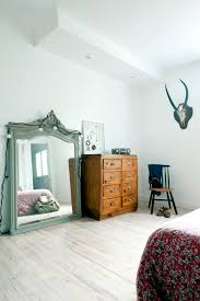 A canopy, a luxurious chandelier, floral patterned wallpapers will help you to create a necessary atmosphere. With Home Accessories In Vintage Style Look Interior Design Ideas Ofdesign
