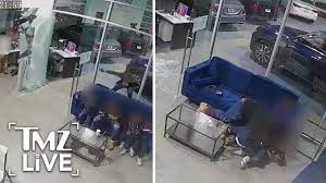 Police release more video from shooting inside car dealership. Hero Dad Shields Kids From Shooting In Bronx Car Dealership Tmz Live Youtube