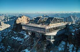 ˈtsuːkʃpɪtsə) at 2,962 m (9,718 ft) above sea level, is the highest peak of the wetterstein mountains as well as the highest mountain in germany. Zugspitze Zugspitze